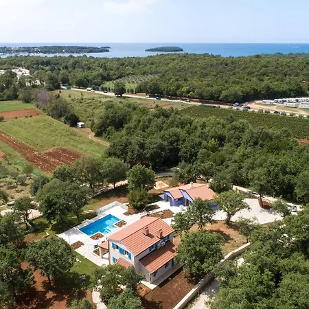 Strandnahe Irena Funtana Mit Pool