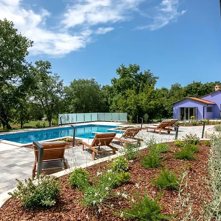 Strandnahe Irena Funtana Mit Pool Ferienhaus