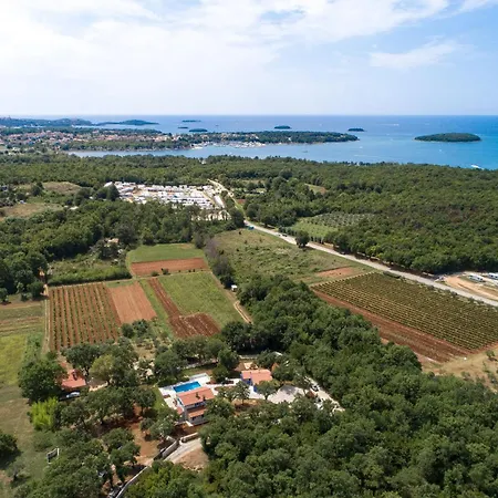 Strandnahe Irena Funtana Mit Pool Holiday home