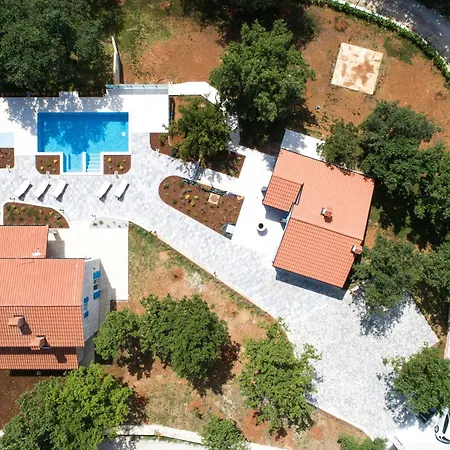 Strandnahe Irena Funtana Mit Pool * Porec