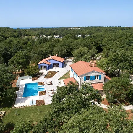 Strandnahe Irena Funtana Mit Pool