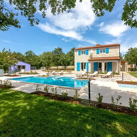 Strandnahe Irena Funtana Mit Pool * Porec